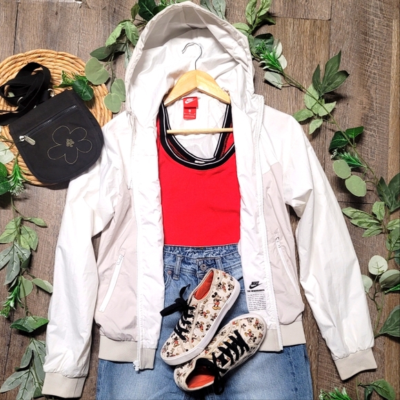 Nike Tops - Nike Windrunner White Hooded Lightweight Windbreaker Zip Front Jacket SZ M